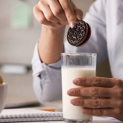OREO Dark Chocolate Creme Chocolate Sandwich Cookies, Family Size, 17 Oz