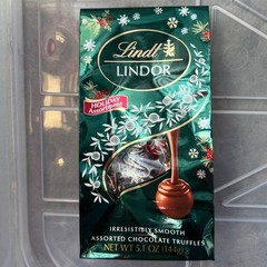 Lindt LINDOR Holiday Assortment Chocolate Truffles- Milk, Snickerdoodle, Cocoa
