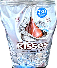 Hershey’s Kisses Milk Chocolate Candy 330 Pieces EXP 08/2026