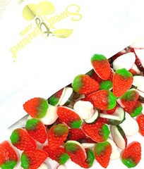 SweetGourmet Strawberries and Cream | Foam Bottom Gummy Candy | Halal |