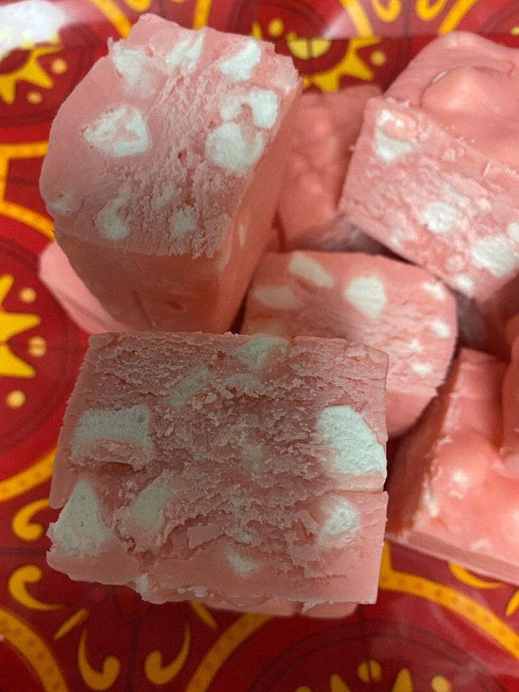 Strawberry Marshmallow Fudge *nut free* 1/2 pound