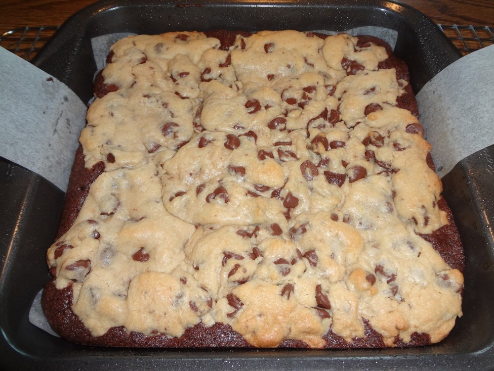 MOUTHWATERING HOMEMADE COOKIE DOUGH BROWNIES (9″ x 9″) TRAY
