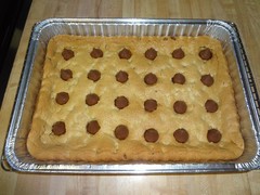 DELICIOUS AND NOSTALGIC HOMEMADE PEANUT BUTTER KISS BARS (13″ x 9″) TRAY