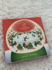 Godiva 2025 Advent Calendar, Limited Edition Deluxe Snowglobe Chocolate Assor…