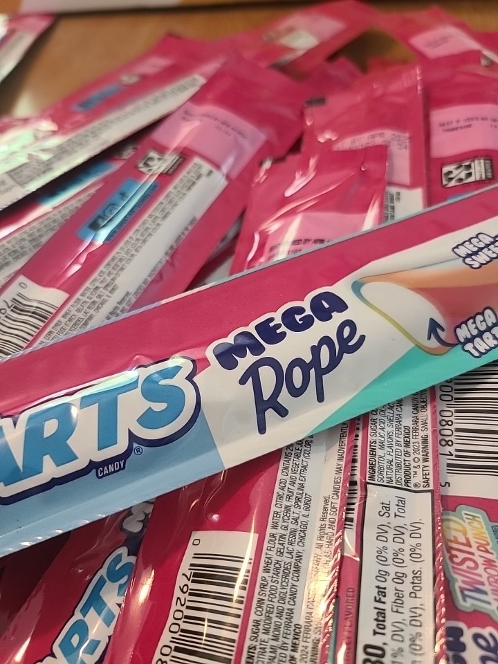 Lot Of 20 SweeTARTS Mega Rope Twisted Rainbow Punch Tart & Sweet Candy BB 7/26