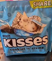 Lot Of 2~HERSHEY’S KISSES Cookies ‘n’ Creme Candy Share 10 oz White Chocolate