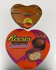 Reese Candy Heart Shaped Basketball Collectors Tin Miniature Peanut Butter Cups