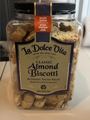 New La Dolce Vita Classic Italian Biscotti – Almond Cookie, 40 Ounce Bottle