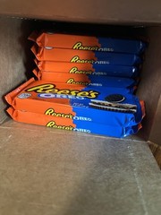 (24) Reese’s Oreo Milk Chocolate Peanut Butter White Creme Cups, 2.8oz.BB: 10/26