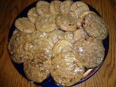 TRAY OF TIMELESS CLASSIC COOKIES – CHOCOLATE CHIP, PEANUT BUTTER, OATMEAL RAISIN