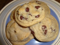 TRADITIONAL HOMEMADE CHOCOLATE CHIP COOKIES WITH CHOICE OF NUTS (3 DOZEN)