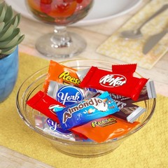 Hershey Assorted Candy Pack, 25 oz – Chocolate Delights for Friends & Family